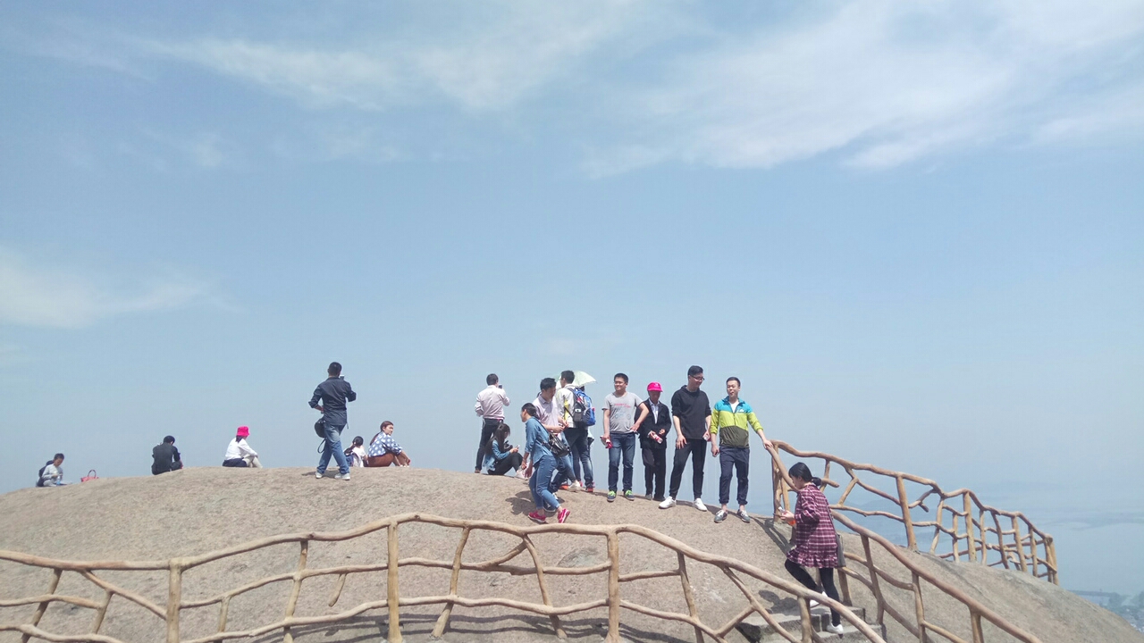 BBIN宝盈装饰巨石山两日游之登山游览巨石山